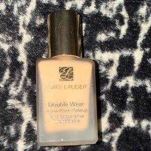 Estee Lauder Double Wear Foundation - 4N1 used one time in excellent condition